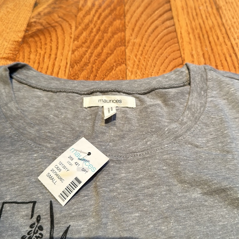 Maurices Idaho flower tee size small - Picture 2 of 3